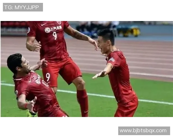 瓜亚基尔与德芬的激烈对决揭示了足球战术的精彩与魅力